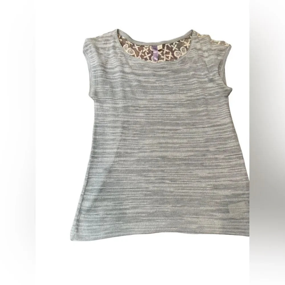 EUC Alya Top white lace detail small